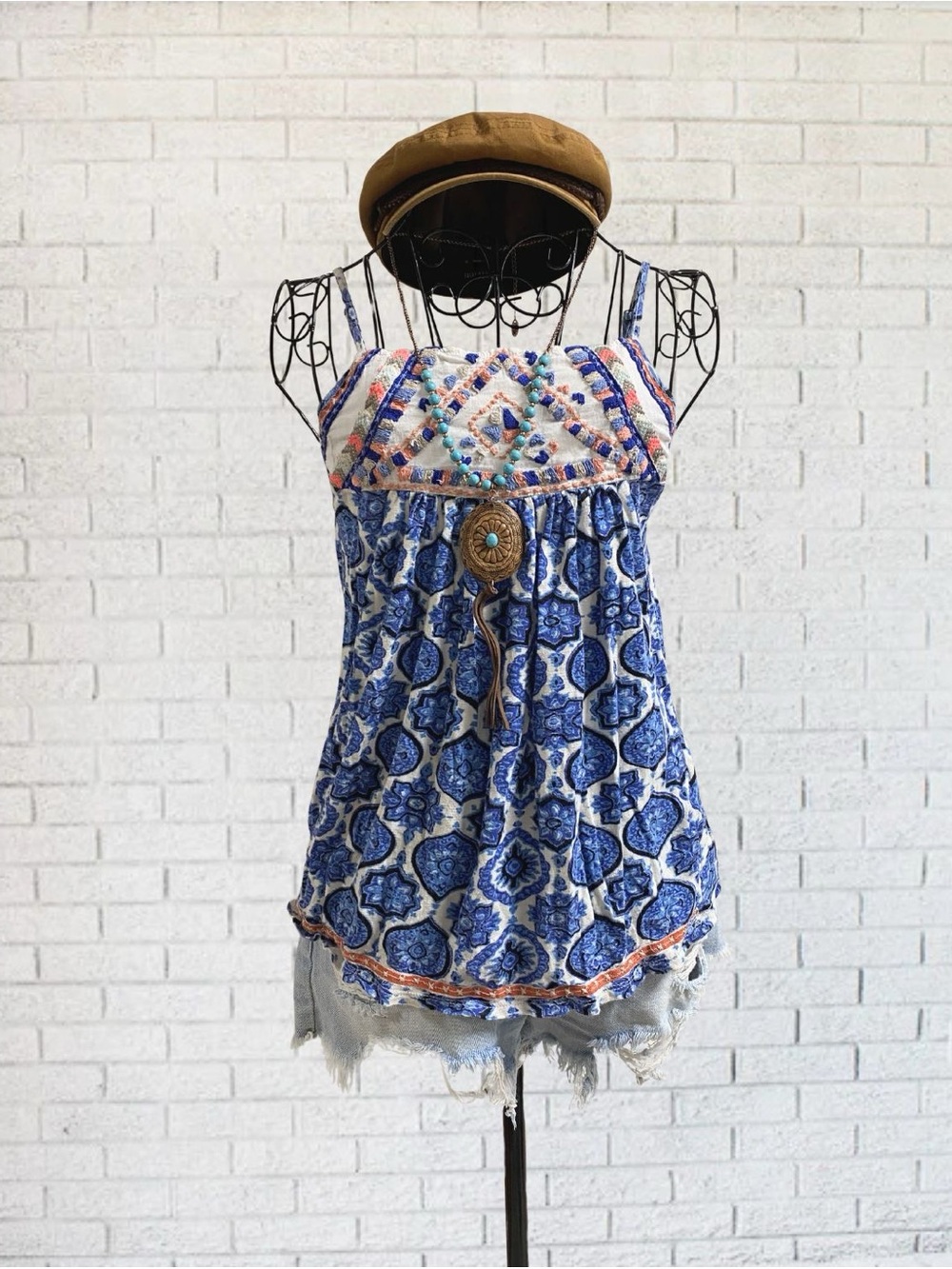 Top Lucky Brand Blue Shirt Boho Bohemian Extra Small Tank Embroidered Medallion
